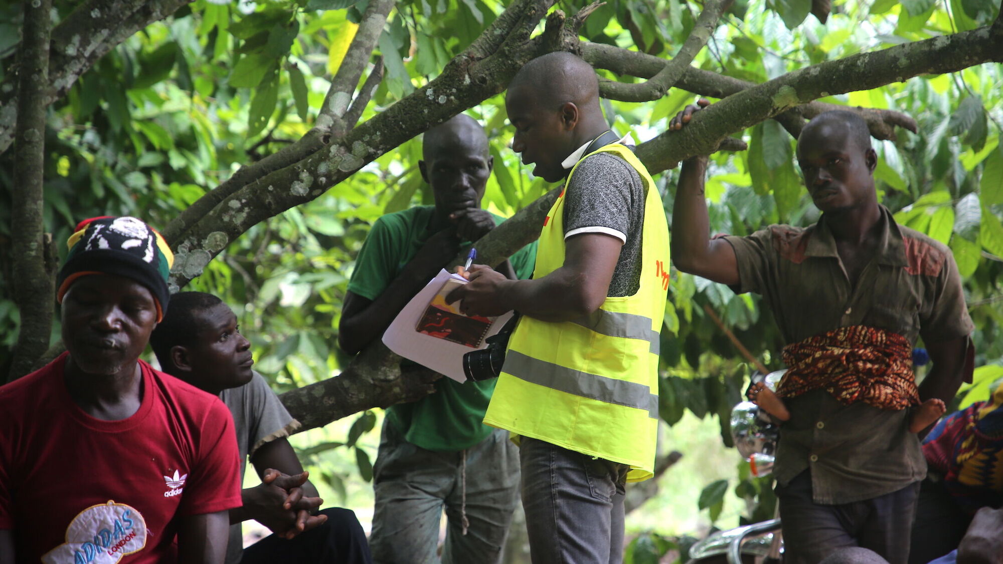 EF staff with farmers in the Cavally region